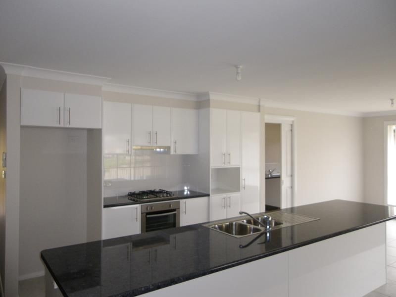 18 Robinson Court, Orange NSW 2800