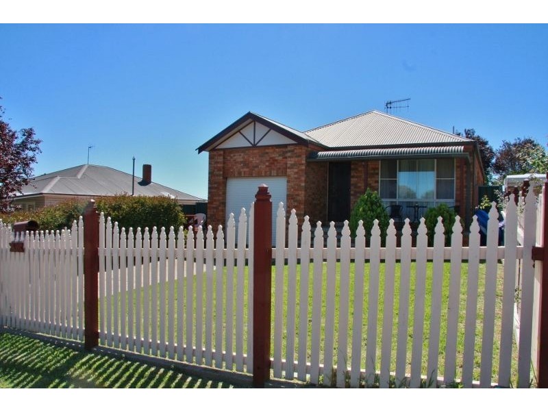 42a Esrom Street, Bathurst NSW 2795