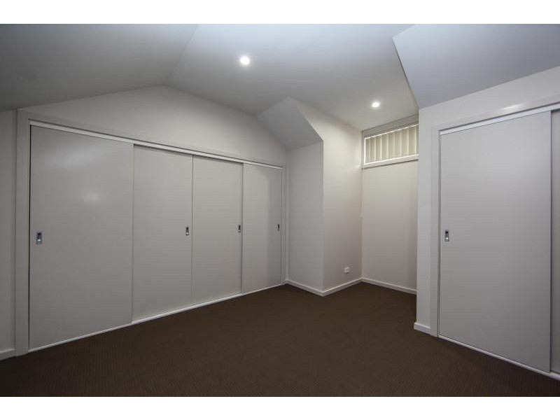8/19 Moonstone Drive, Orange NSW 2800