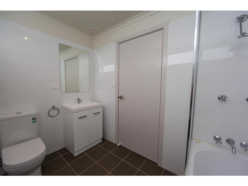 8/19 Moonstone Drive, Orange NSW 2800