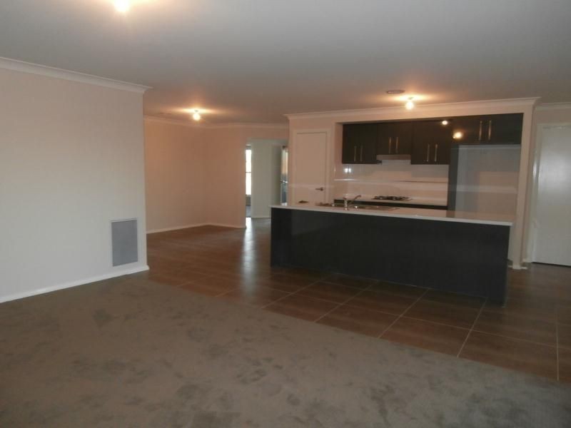 12 Amber Close, Bathurst NSW 2795