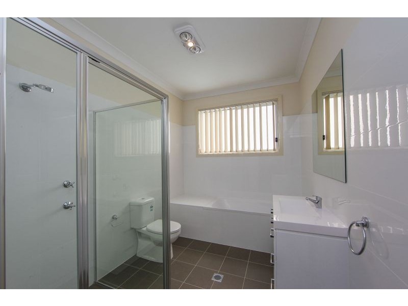 1/19 Moonstone Drive, Orange NSW 2800