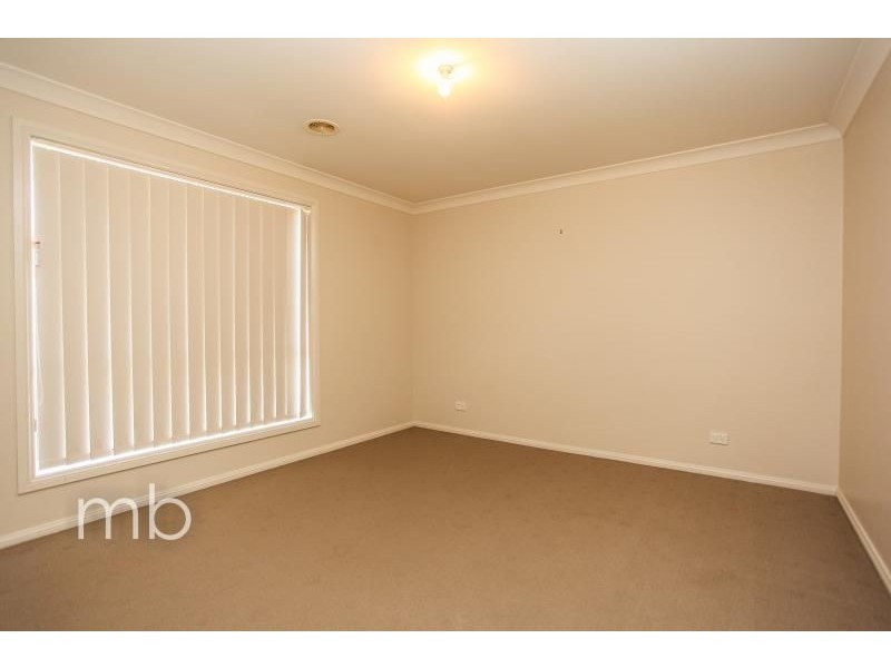 4 Maroney Place, Orange NSW 2800
