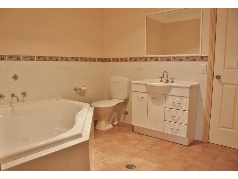 8 Clifton Court, Kelso NSW 2795