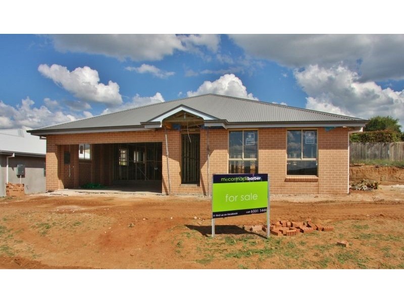 9 Parer Road, Bathurst NSW 2795