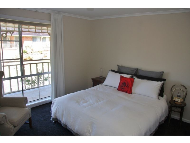 6 Lorimer Street, Bathurst NSW 2795