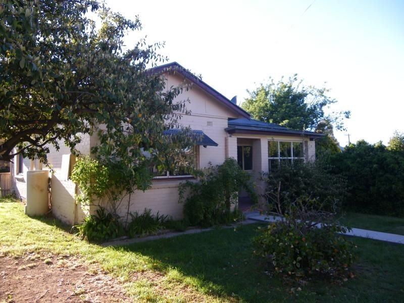 2 Kearneys Drive, Orange NSW 2800