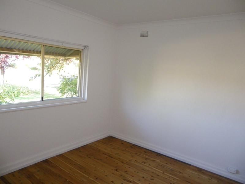 2 Kearneys Drive, Orange NSW 2800