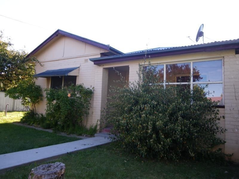 2 Kearneys Drive, Orange NSW 2800