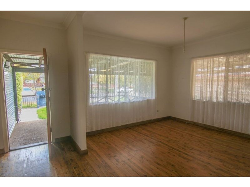 22 Breen Street, Orange NSW 2800