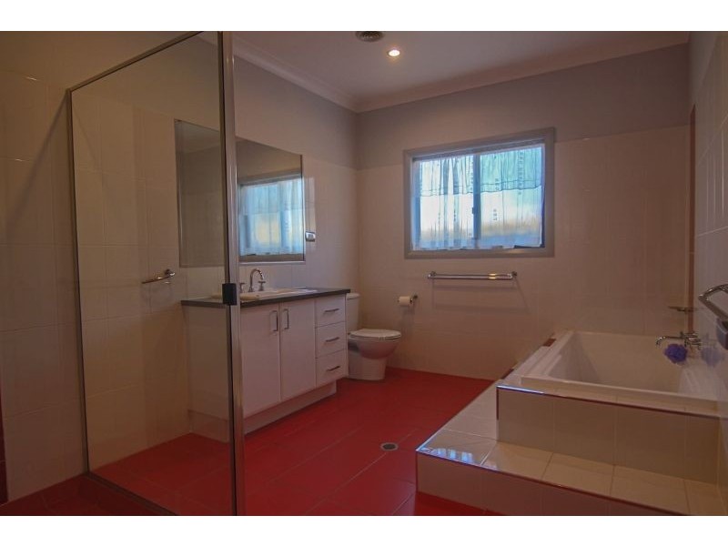 6 Jade Avenue, Orange NSW 2800