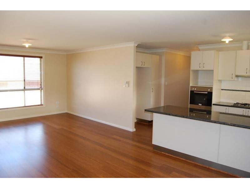 12a Booth Crescent, Orange NSW 2800
