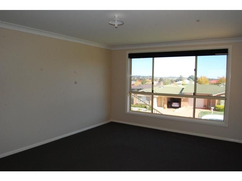 12a Booth Crescent, Orange NSW 2800