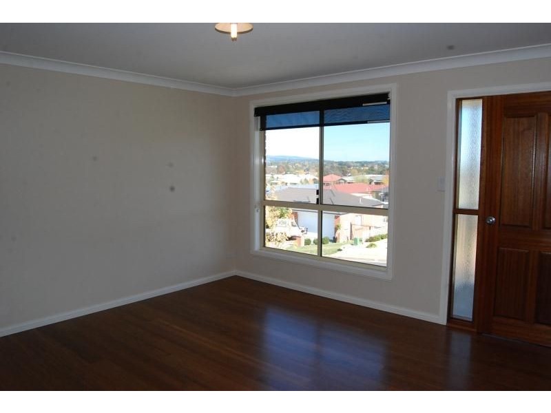 12a Booth Crescent, Orange NSW 2800