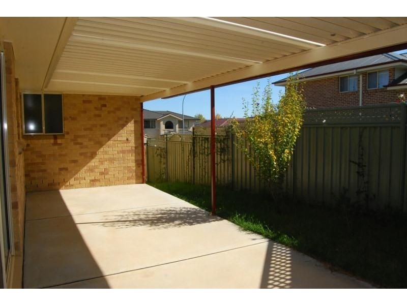 12a Booth Crescent, Orange NSW 2800