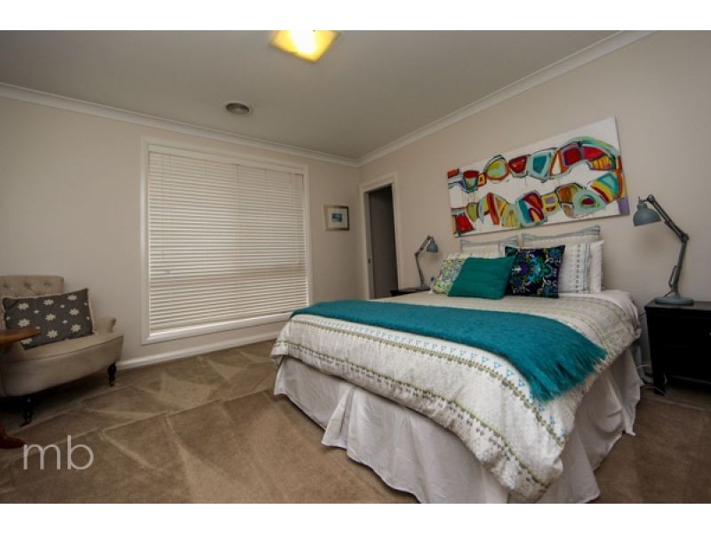 6 Stewart Close, Orange NSW 2800