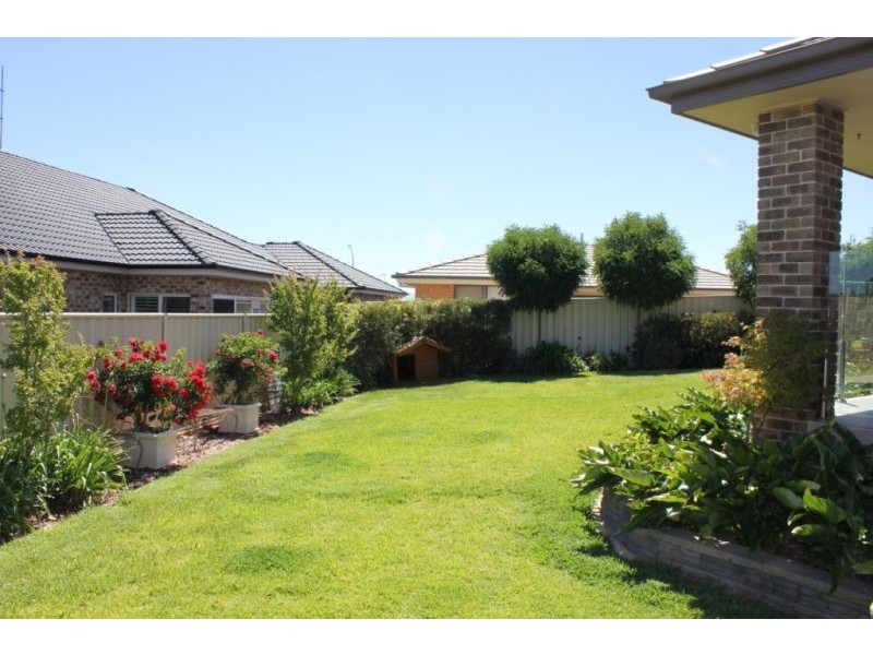 6 Stewart Close, Orange NSW 2800