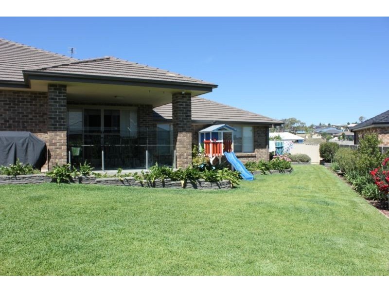 6 Stewart Close, Orange NSW 2800