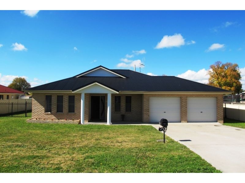 30 Raphael Street, Blayney NSW 2799
