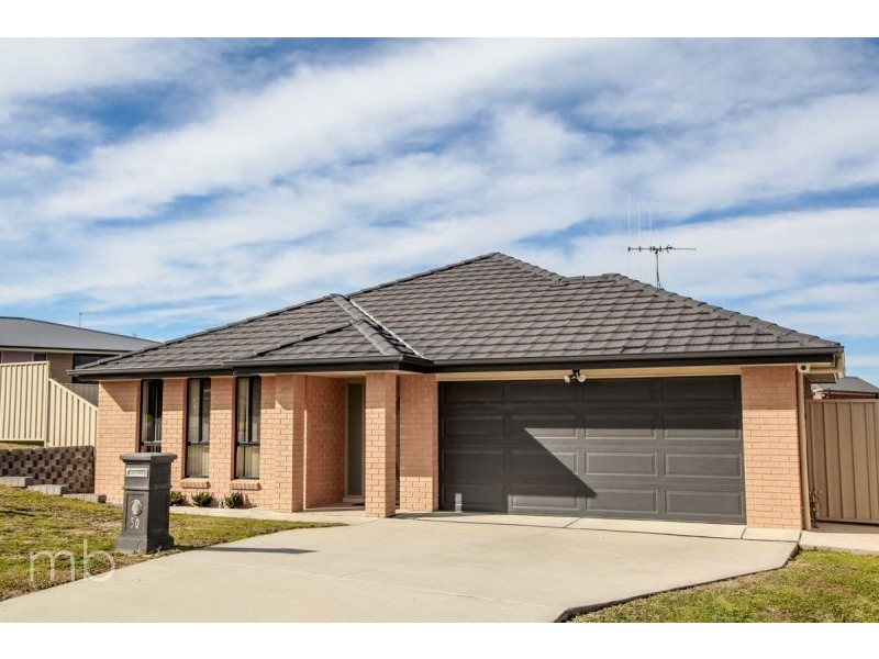 50 Botanic Way, Orange NSW 2800