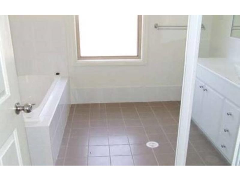 8 Birch Close, Bathurst NSW 2795