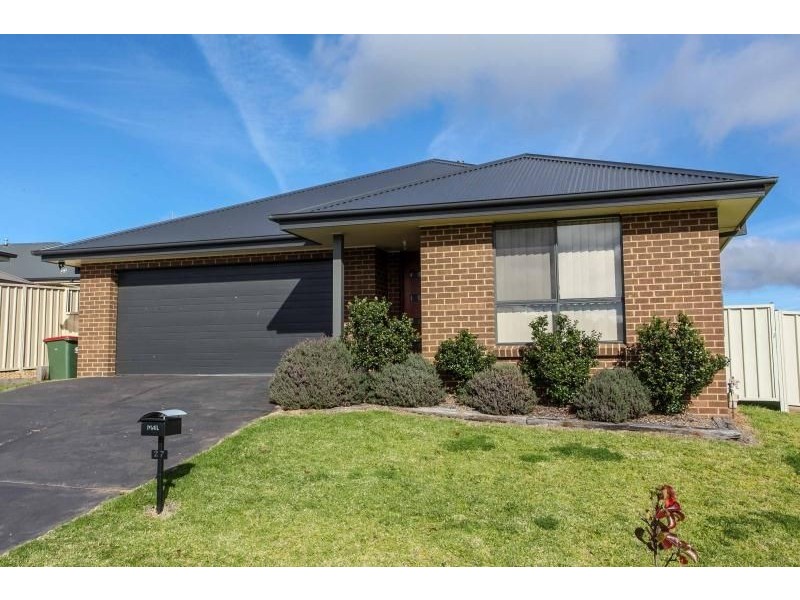 27 Botanic Way, Orange NSW 2800