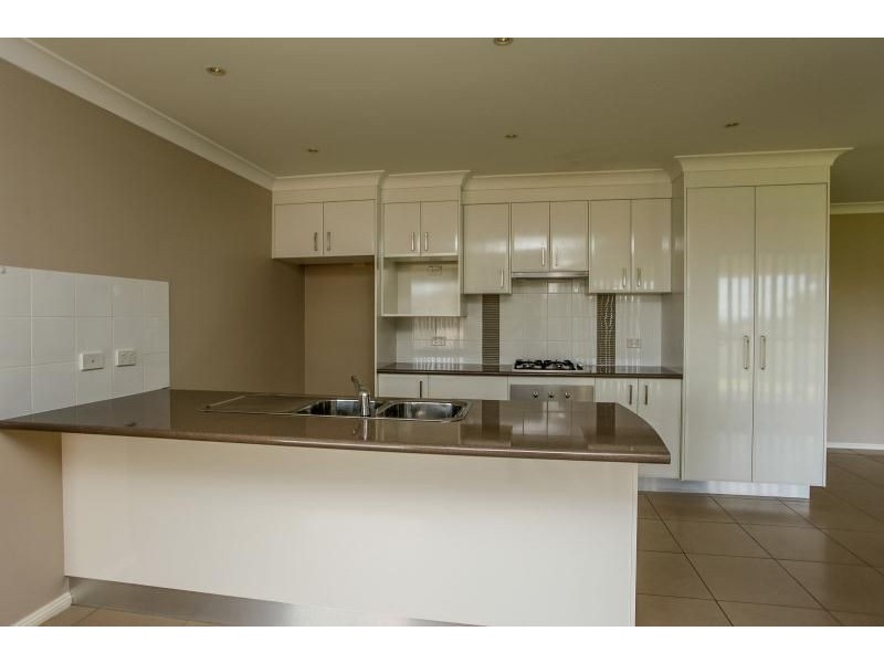 27 Botanic Way, Orange NSW 2800