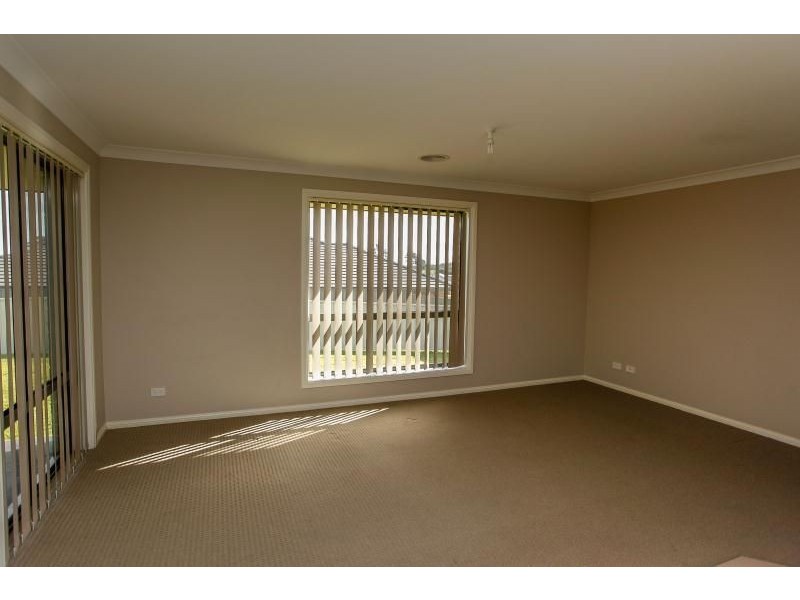 27 Botanic Way, Orange NSW 2800