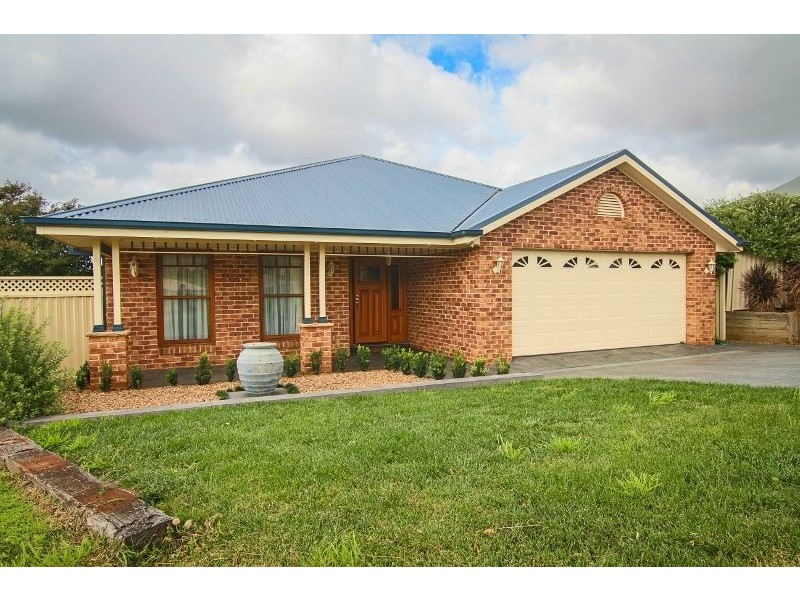 34 George Weily Place, Orange NSW 2800