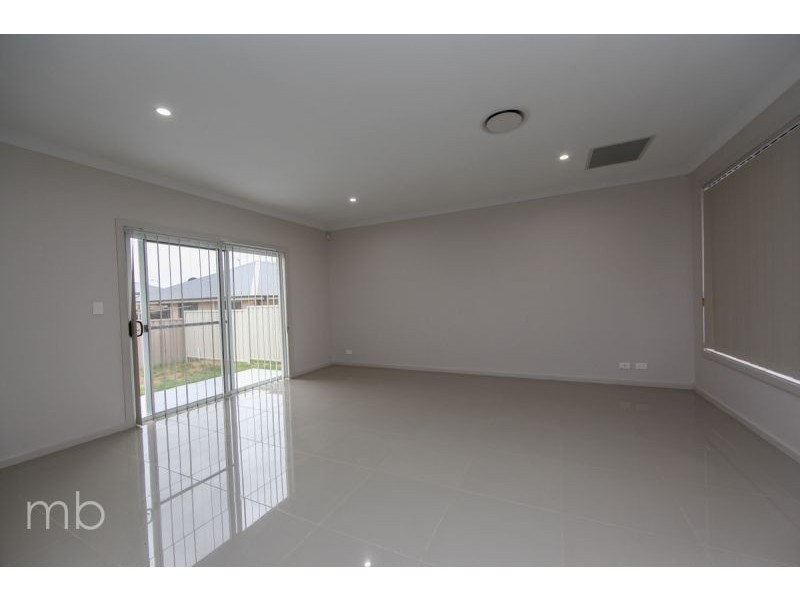 8/19 Moonstone Drive, Orange NSW 2800