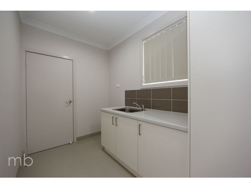 8/19 Moonstone Drive, Orange NSW 2800