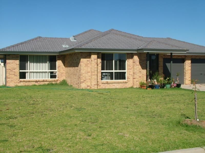 6 Taloumbi Place, Orange NSW 2800