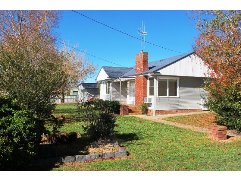 26 Lane Street, Blayney NSW 2799