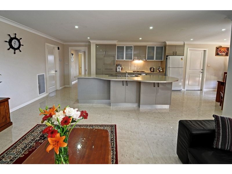 6 Candlebark Crescent, Orange NSW 2800