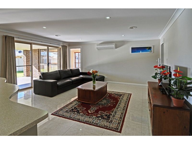 6 Candlebark Crescent, Orange NSW 2800