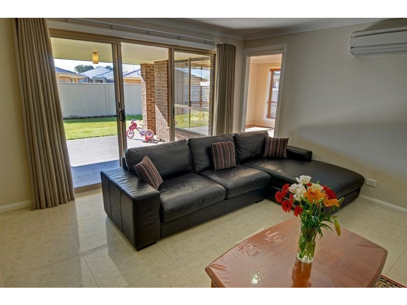6 Candlebark Crescent, Orange NSW 2800