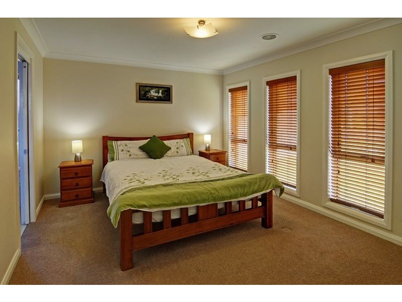 6 Candlebark Crescent, Orange NSW 2800