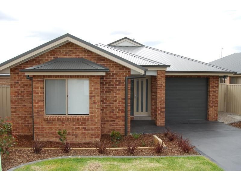 7 Romano Drive, Orange NSW 2800