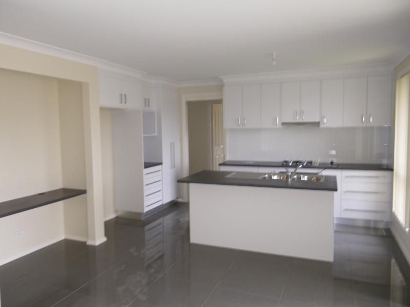 33 Botanic Way, Orange NSW 2800