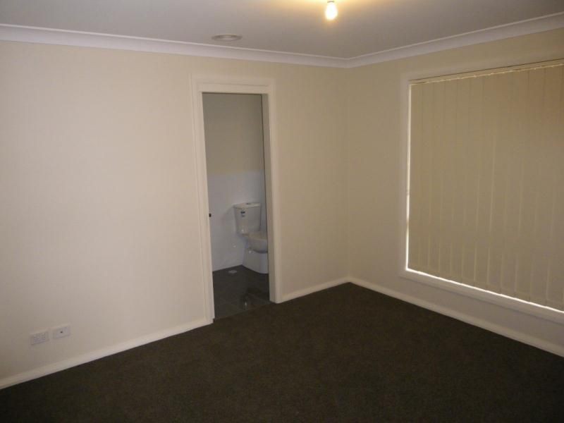 33 Botanic Way, Orange NSW 2800