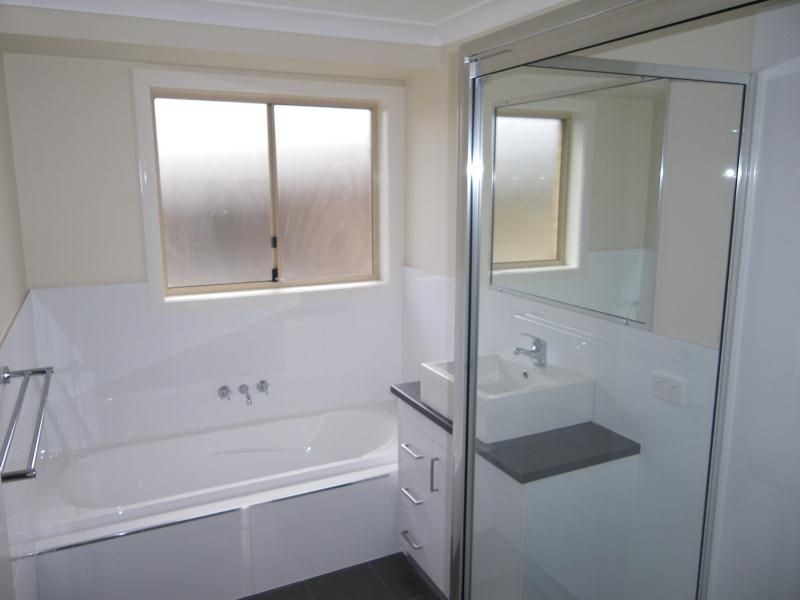 33 Botanic Way, Orange NSW 2800