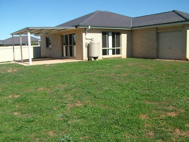 3 Taloumbi Place, Orange NSW 2800