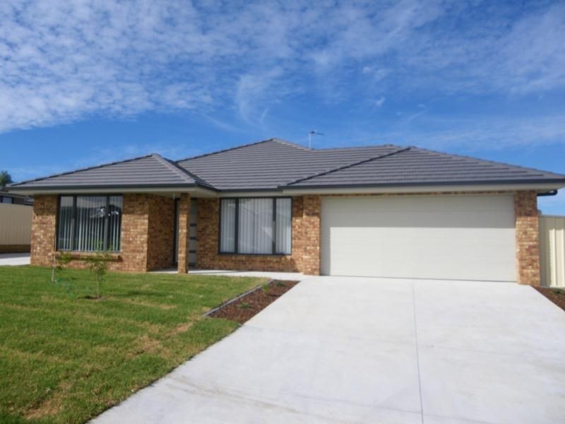 8 Whitney Place, Orange NSW 2800