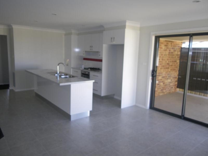 8 Whitney Place, Orange NSW 2800