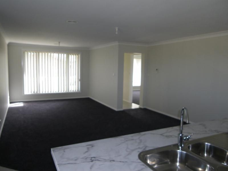 8 Whitney Place, Orange NSW 2800