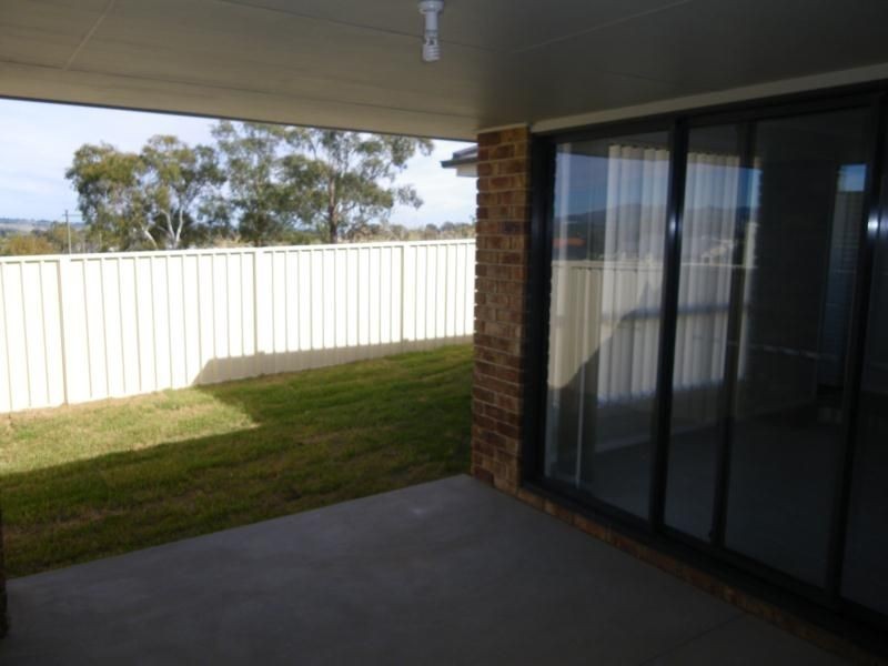 8 Whitney Place, Orange NSW 2800