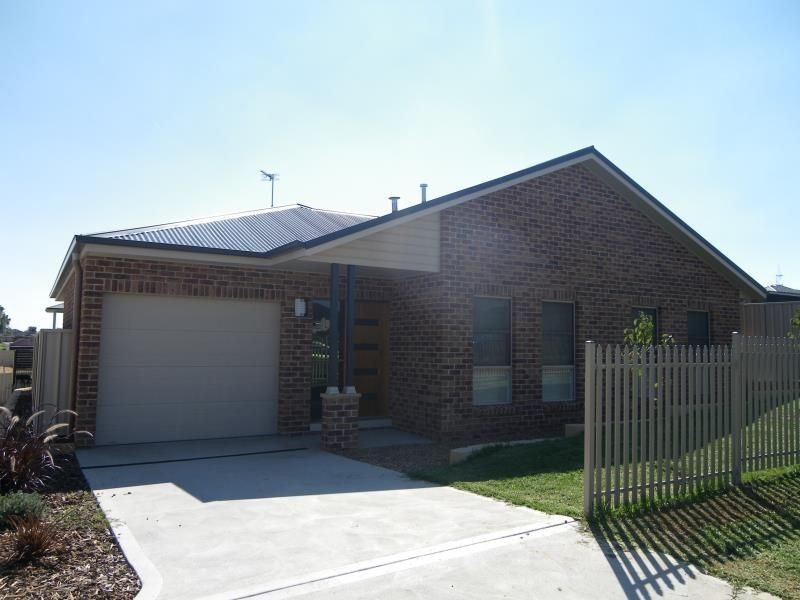 9a Whitney Place, Orange NSW 2800