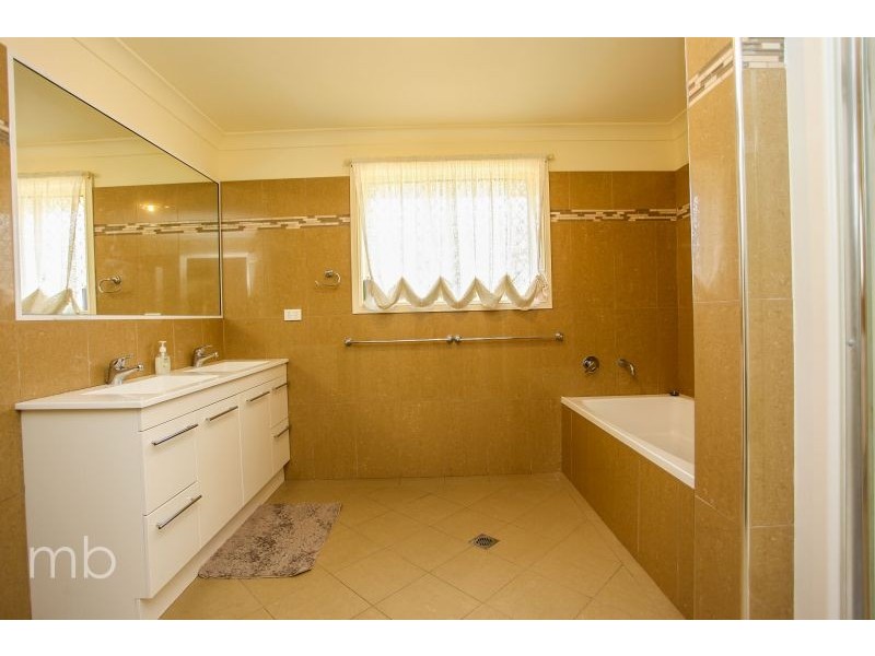 376 The Escort Way, Orange NSW 2800