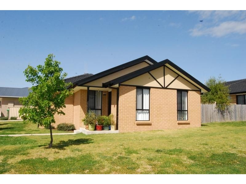 132 Diamond Drive, Orange NSW 2800