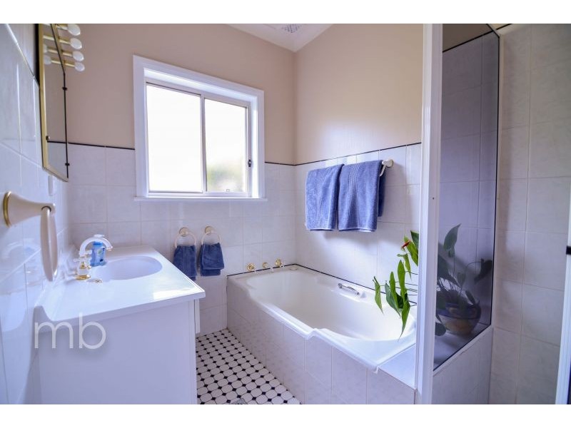 2 Aminya Place, Orange NSW 2800